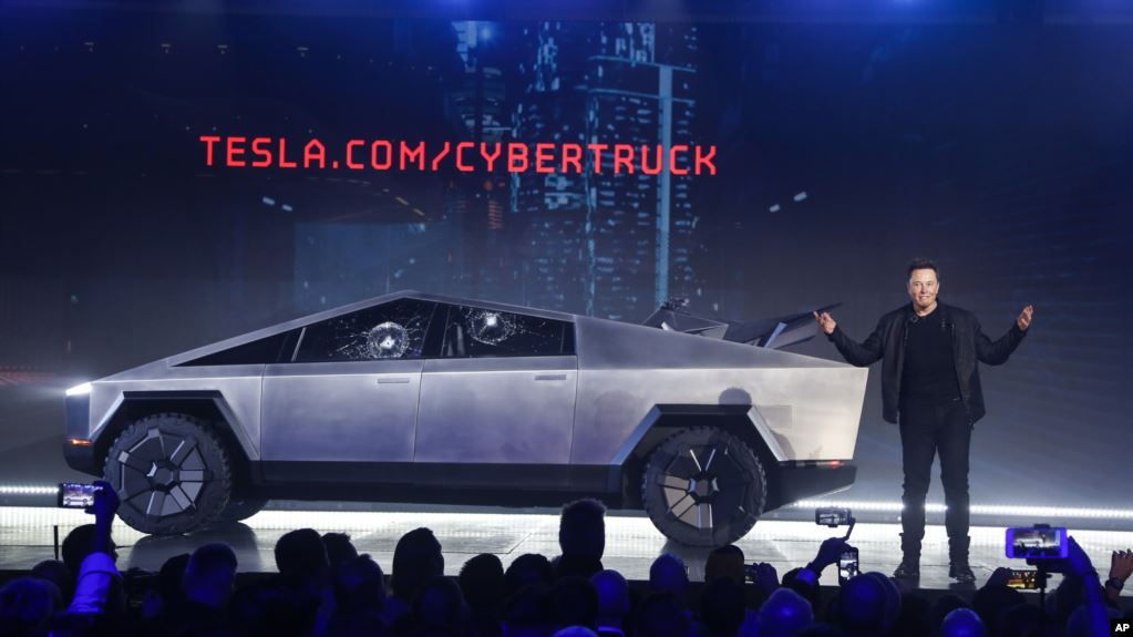Tesla lanza un cargador universal que sirve para cualquier coche