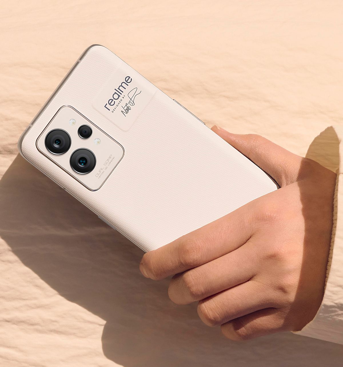 Motorola revela un concepto de teléfono móvil de muñeca y nuevas funciones  de inteligencia artificial