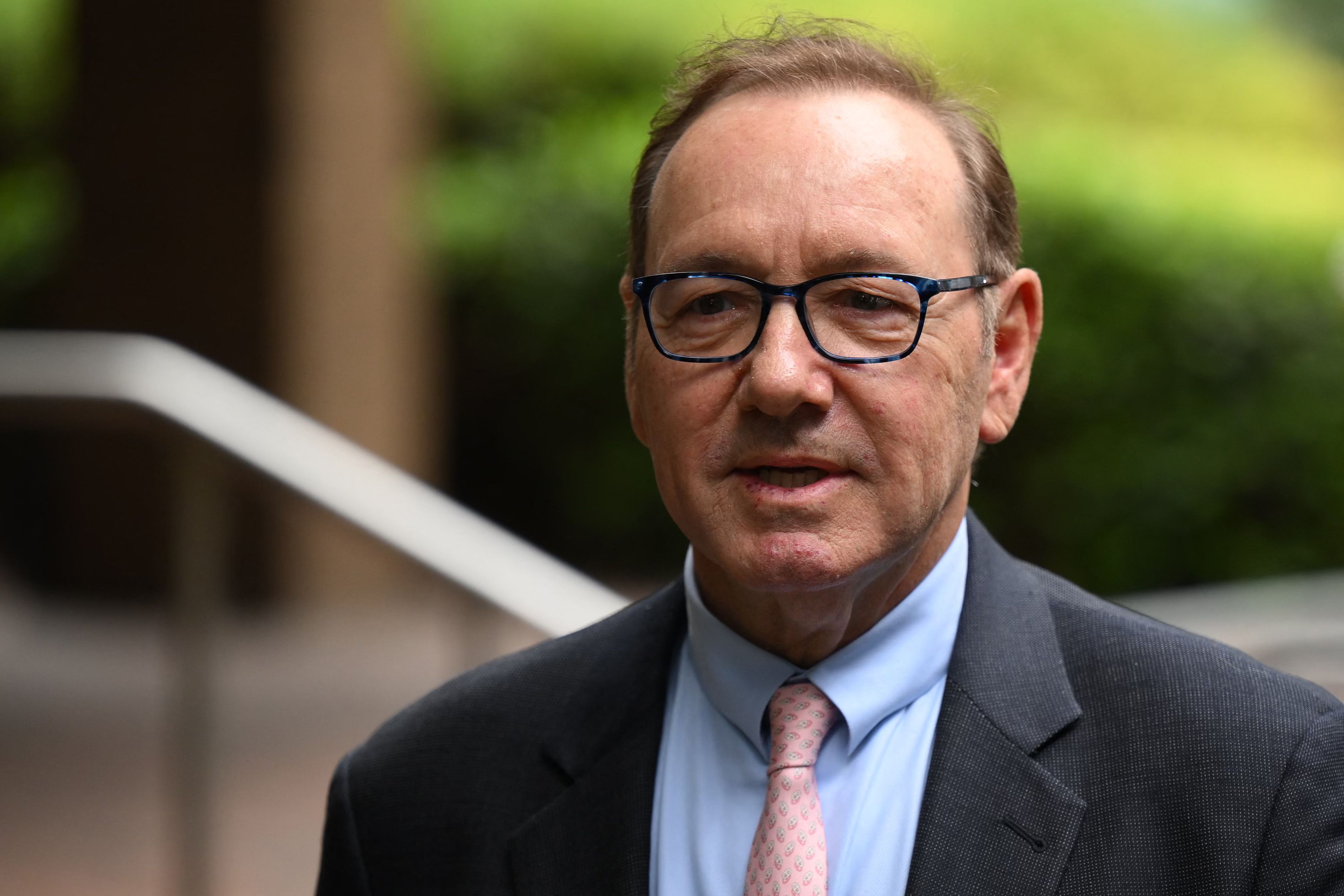TOPSHOT - US actor Kevin Spacey leaves Southwark Crown Court in London on June 28, 2023. Oscar-winning Hollywood actor Kevin Spacey was due in a London court on Wednesday to stand trial for a dozen sexual offences which allegedly occurred more than a decade ago.  (Photo by Daniel LEAL / AFP)