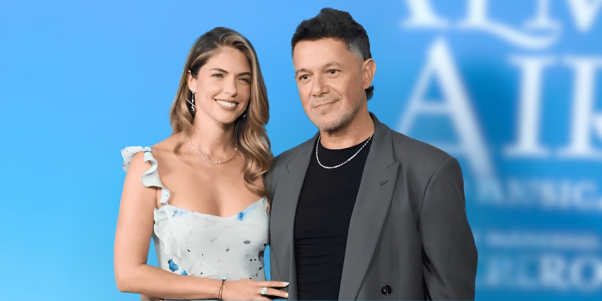 Alejandro Sanz y Stephanie Cayo posan juntos por primera vez en público