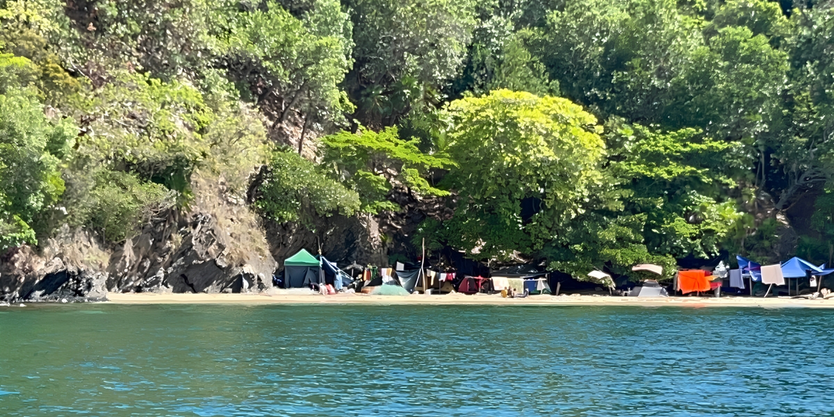Polémica en Cayos Cochinos por grabaciones de reality show en áreas insulares