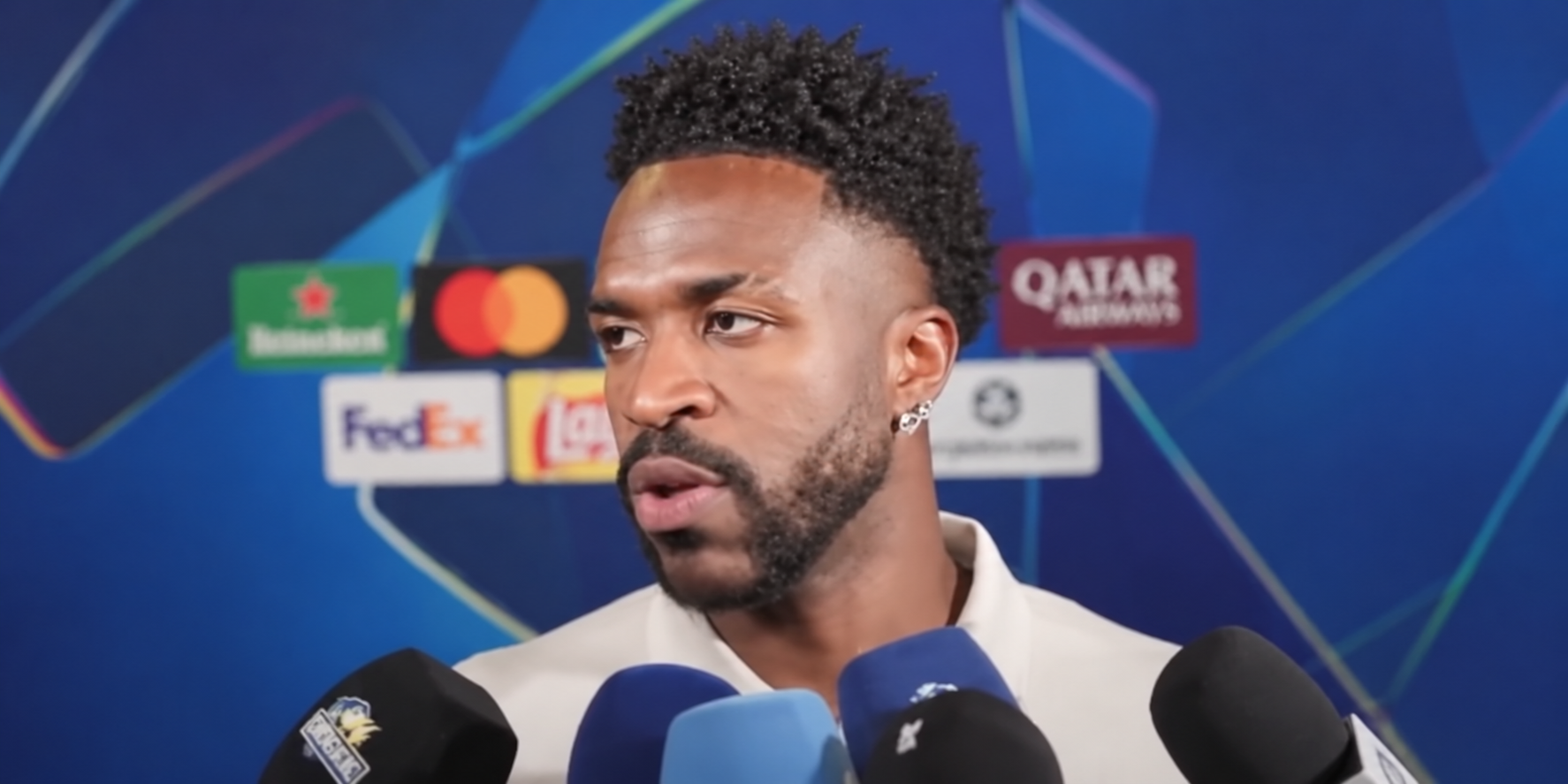 Vinícius cuestiona sanción de cuatro partidos por tirón de pelo