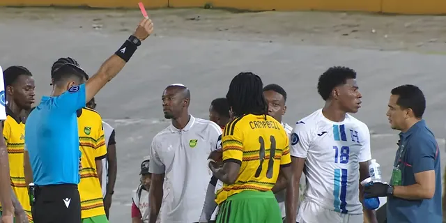 FFH pide revisión de la tarjeta roja mostrada a Dereck Moncada en el partido ante Jamaica