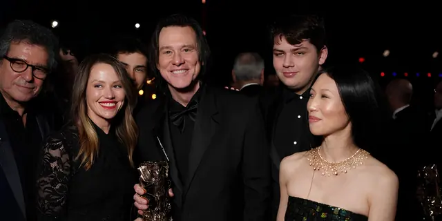 Jim Carrey se casa en secreto con Min Ah tras nueve meses