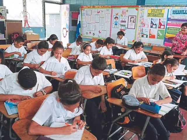 Proponen jornada extendida en 18 colegios para 2027